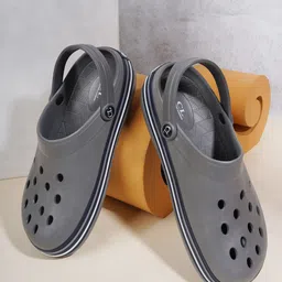 Carlton London Men Striped Clogs-image-38
