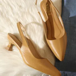 GNIST Textured Pointed Toe Kitten Heeled Pumps image 1
