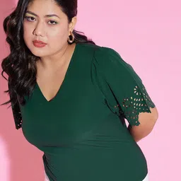 Berrylush Curve Plus Size Green V Neck Regular Top image 1
