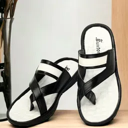 Buxton Men Colourblocked Comfort Sandals-image-12