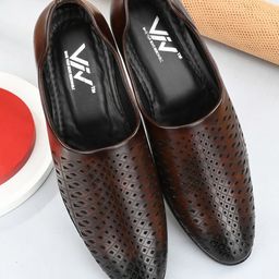 VIV Men Textured Padded Insole Mojaris With Laser Cuts-14