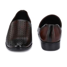 VIV Men Textured Padded Insole Mojaris With Laser Cuts image 5