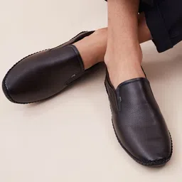 Hitz Men Textured Leather Lightweight Slip-On Sneakers-45