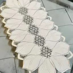 LooMantha Lotus Patterned Table Runner-15