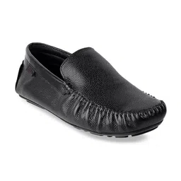Metro Men Black Textured Leather Loafers-98