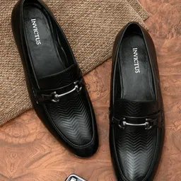 INVICTUS Men Black Textured Loafers-picture-9