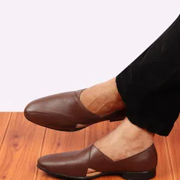 FAUSTO Men Textured Front Open Slip On Shoes image 5