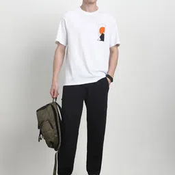 NOBERO Men Solid Oversized Relaxed Fit Travel Joggers image 4
