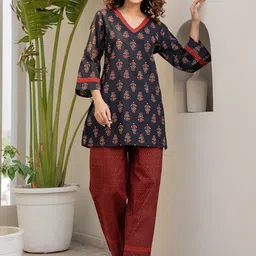 FEATHERS CLOSET Printed Pure Cotton V-Neck Lace Top With Trousers-image-38