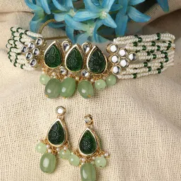KARATCART Gold-Plated Kundan Stones-Studded & Beaded Jewellery Set-52