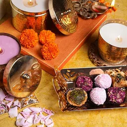 OHRIA AYURVEDA Copper Toned Raatrani And Mint Luxury Jar Candle-51