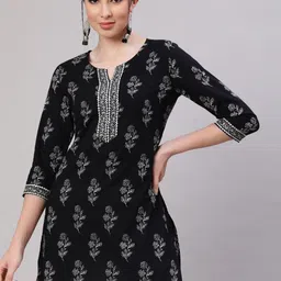 Nayo Black Floral Printed Straight Kurtis-picture-31