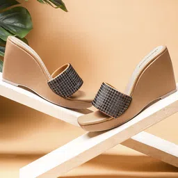 DressBerry Embellished PU Wedge Sandal-22