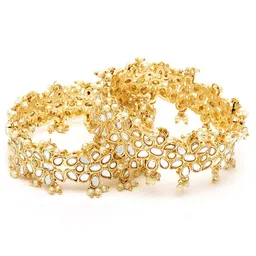 KARATCART Set Of 2 Gold Plated Mirror Studded & Beaded Bangles image 4