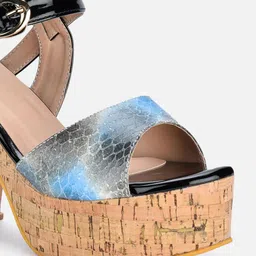 VALIOSAA Black Printed Platform Sandals with Buckles image 2