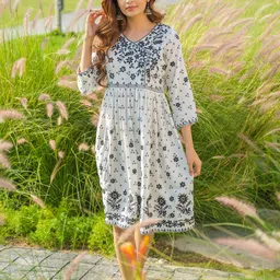 Sangria White Floral Embroidered V-Neck A-Line Ethnic Dress-image-82