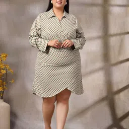 CURVE BY KASSUALLY Women Checked Printed Wrap Midi Dress-5