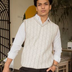 JAVINISHKA Men Self Design Woollen Sweater Vest-image-8