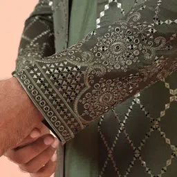 KISAH Men Sequinned Regular Kurta with Embellished Indowestern Sherwani Pyjama Set image 3