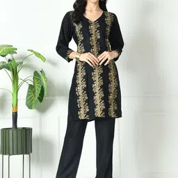 DesiNoor.com Floral Printed V-Neck Tunic With Trousers-picture-41