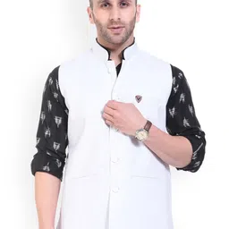 Vandnam Fabrics Men White Longline Tailored Jacket-image-41