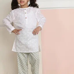Biglilpeople Kids White Kurta with Trousers-26