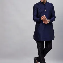 VASTRAMAY Mandarin Collar Curved Hem Kurta with Trousers-image-82