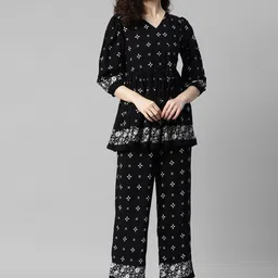 vibes by deebaco DEEBACO Geometric Printed V-Neck Top With Trousers-picture-25