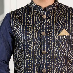 KISAH Men Mandarin Collar Sequinned Kurta & Churidar with Bandhani Print Nehru Jacket Set image 3
