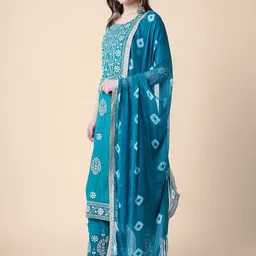 Mollar Floral Embroidered Thread Work Kurta with Trousers & With Dupatta image 5