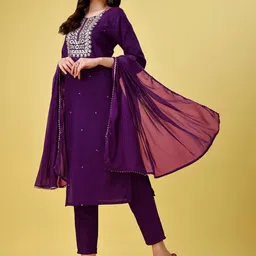 KALINI Embroidered Regular Kurta With Trousers &  Dupatta image 3