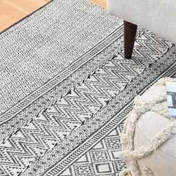 Art Avenue Black Geometric Print Carpet-4