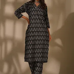 DIMPLE DESIGN STUDIO Geometric Printed Pure Cotton Kurta With Trousers-image-5