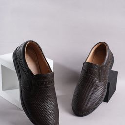Carlton London Men Textured Leather Driving Shoes-picture-18