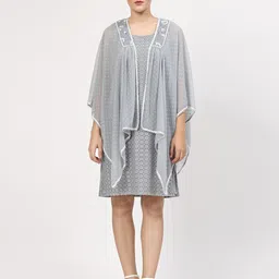 LELA Self Design Open Front Shrug image 4