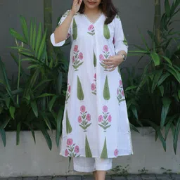 GoSriKi Women Floral Printed Regular Kurta with Palazzos-picture-34