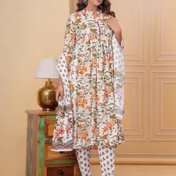 SQKURTI Off White Viscose Rayon Kurta Sets-picture-25