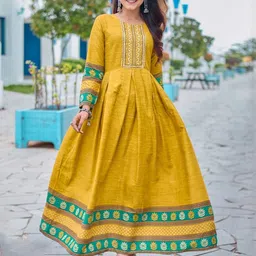 ARADHNA Women Paisley Printed Thread Work Anarkali Kurta-picture-0