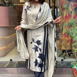 MILAAV Women Floral Printed Regular Pure Cotton Kurta with Trousers & Dupatta-image-2