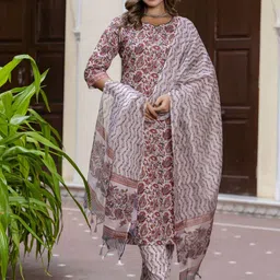 VredeVogel Women Floral Printed Regular Kurta with Trousers & With Dupatta-27