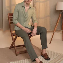 Campus Sutra Men Comfort Spread Collar Solid Casual Shirt-picture-28