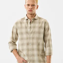 Snitch Men Checked Spread Collar Casual Shirt-image-46
