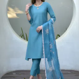 Women Solid Kurta with Trousers & Dupatta-picture-12