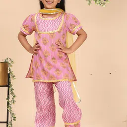 Cutiekins Girls Floral Printed Regular Straight Gotta Patti Kurta Sets-image-70