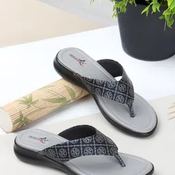 TWINSSHOE Women Printed T-Strap Flats-image-91