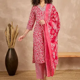 all about you Floral Printed Pure Cotton Straight Kurta With Trousers & Dupatta-picture-31