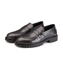 SHUTIQ Men Textured Leather Loafers-image-76