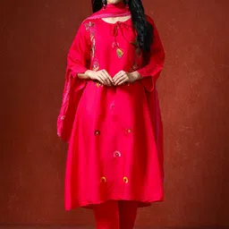 QSH Embroidered Floral Mirror Work Kurta Sets-picture-7