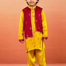 VASTRAMAY Boys Floral Embroidered Regular Thread Work Kurta With Pyjama-14