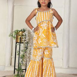 Cutiekins Girls Floral Printed Regular Gotta Patti Kurta with Sharara & With Dupatta-picture-4